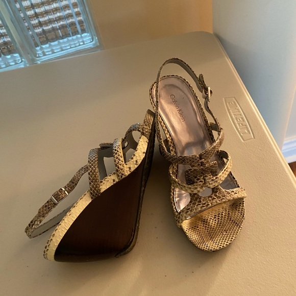 Calvin Klein sandals, snake print, size 6 - Picture 3 of 6